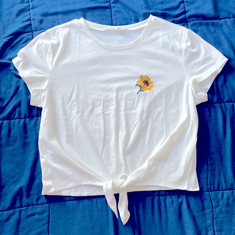SHEIN white crop top with sunflower BRAND NEW XL